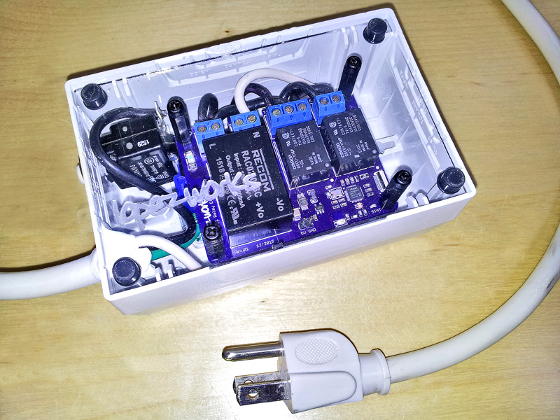 ARM Cortex M0+ atsamr21 RF internet-of-things IOT smart power outlet 802.15.4 zigbee wireless finished DIY project