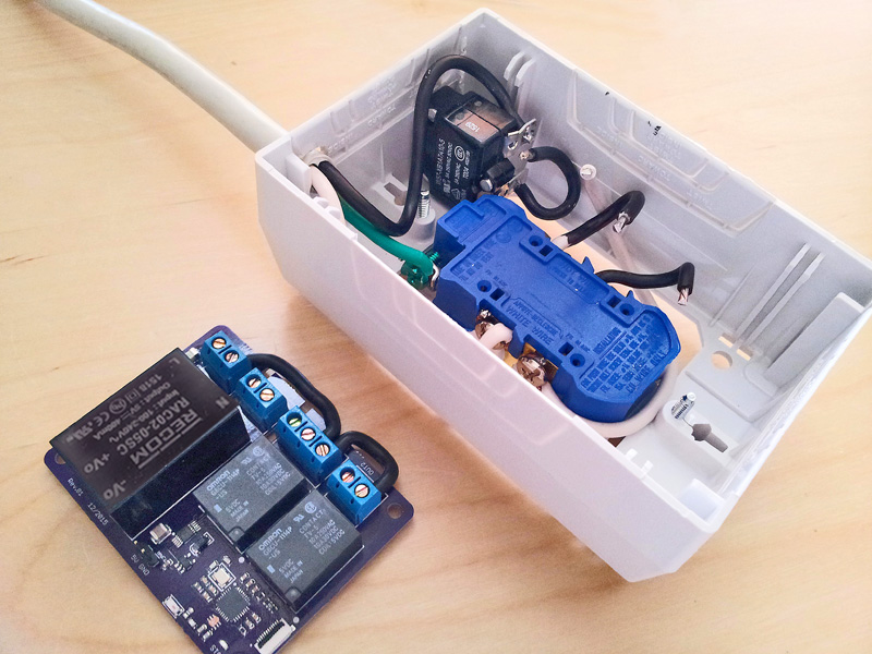 ARM Cortex M0+ atsamr21 RF internet-of-things IOT smart power outlet 802.15.4 zigbee wireless PCB board and enclosure